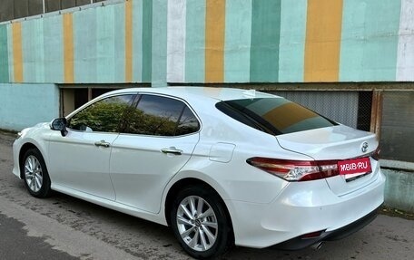 Toyota Camry, 2022 год, 3 200 000 рублей, 2 фотография