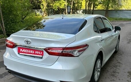 Toyota Camry, 2022 год, 3 200 000 рублей, 6 фотография
