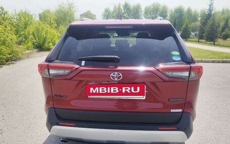 Toyota RAV4, 2019 год, 3 270 000 рублей, 4 фотография
