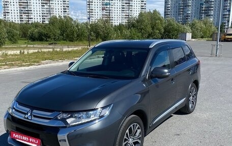 Mitsubishi Outlander III рестайлинг 3, 2015 год, 2 020 000 рублей, 2 фотография