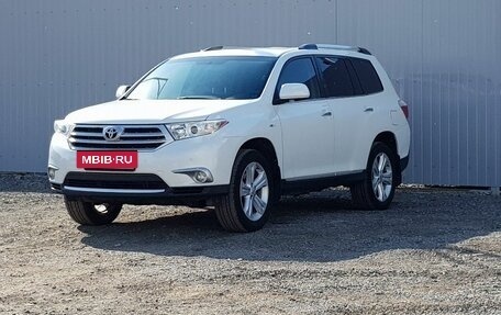 Toyota Highlander III, 2011 год, 2 099 000 рублей, 2 фотография