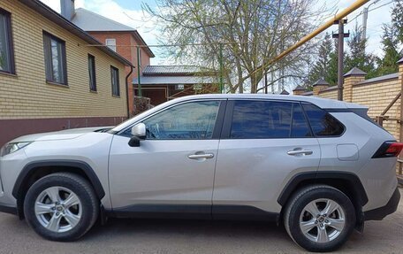 Toyota RAV4, 2022 год, 3 360 000 рублей, 2 фотография