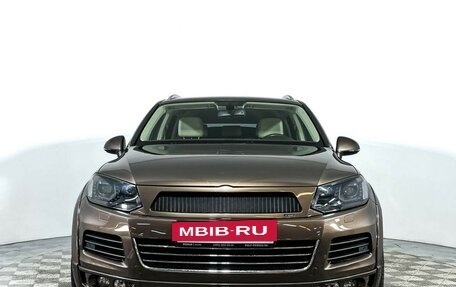 Volkswagen Touareg III, 2012 год, 1 997 000 рублей, 2 фотография