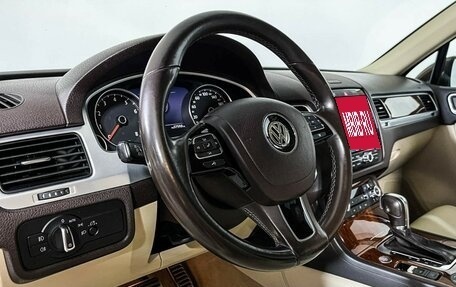 Volkswagen Touareg III, 2012 год, 1 997 000 рублей, 13 фотография