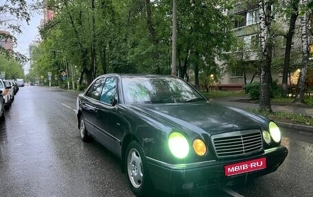 Mercedes-Benz E-Класс, 1997 год, 300 000 рублей, 1 фотография
