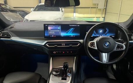 BMW i4, 2022 год, 3 755 000 рублей, 8 фотография