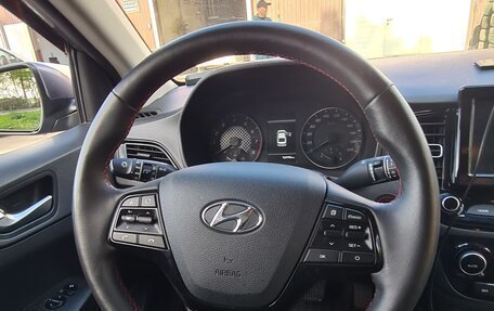 Hyundai Solaris II рестайлинг, 2021 год, 2 250 000 рублей, 18 фотография