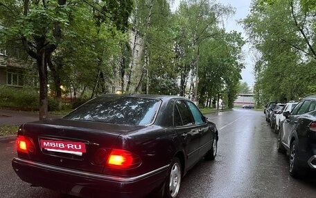 Mercedes-Benz E-Класс, 1997 год, 300 000 рублей, 2 фотография