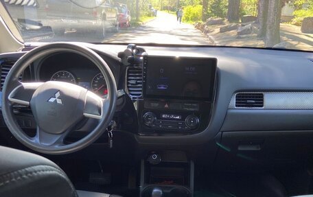 Mitsubishi Outlander III рестайлинг 3, 2014 год, 1 299 000 рублей, 4 фотография