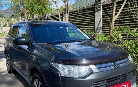 Mitsubishi Outlander III рестайлинг 3, 2014 год, 1 299 000 рублей, 2 фотография