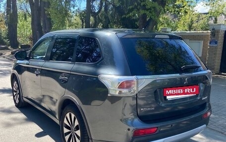 Mitsubishi Outlander III рестайлинг 3, 2014 год, 1 299 000 рублей, 5 фотография