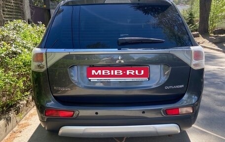 Mitsubishi Outlander III рестайлинг 3, 2014 год, 1 299 000 рублей, 3 фотография