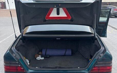 Mercedes-Benz E-Класс, 1993 год, 650 000 рублей, 8 фотография