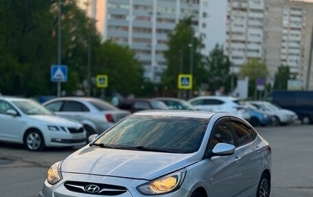Hyundai Solaris II рестайлинг, 2011 год, 550 000 рублей, 2 фотография