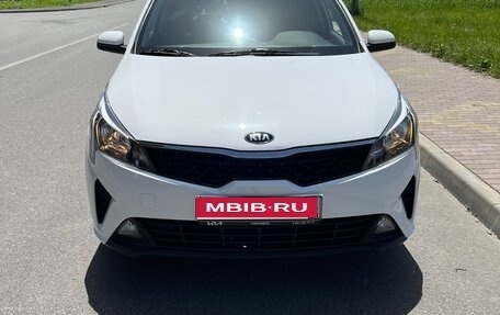 KIA Rio IV, 2021 год, 1 495 000 рублей, 1 фотография