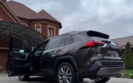 Toyota RAV4, 2021 год, 3 750 000 рублей, 2 фотография