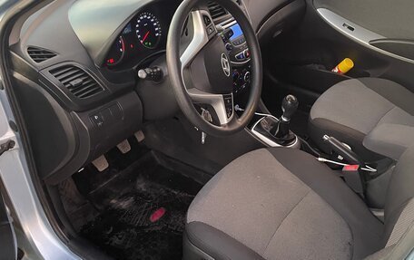 Hyundai Solaris II рестайлинг, 2012 год, 620 000 рублей, 10 фотография