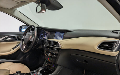 Infiniti Q30, 2017 год, 2 150 000 рублей, 13 фотография