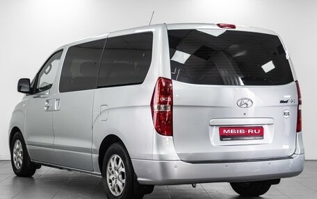 Hyundai H-1 II рестайлинг, 2008 год, 1 660 000 рублей, 2 фотография