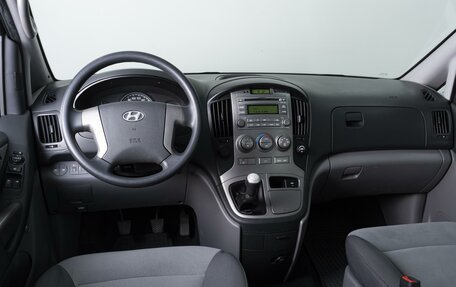 Hyundai H-1 II рестайлинг, 2008 год, 1 660 000 рублей, 6 фотография