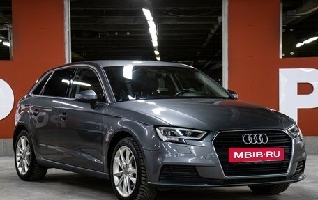 Audi A3, 2018 год, 1 995 000 рублей, 3 фотография