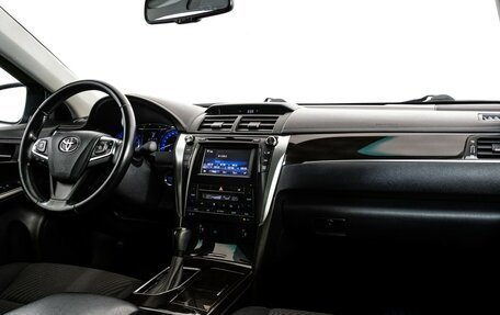 Toyota Camry, 2017 год, 1 899 000 рублей, 9 фотография