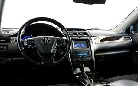 Toyota Camry, 2017 год, 1 899 000 рублей, 11 фотография