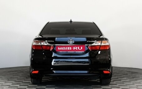Toyota Camry, 2017 год, 1 899 000 рублей, 6 фотография
