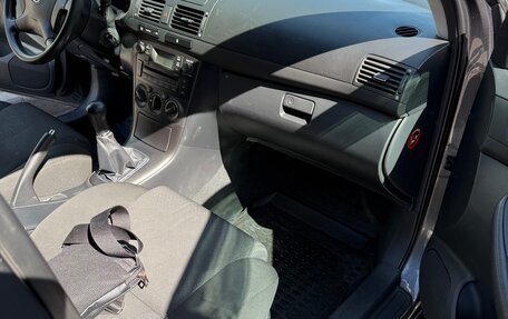Toyota Avensis III рестайлинг, 2007 год, 700 000 рублей, 10 фотография