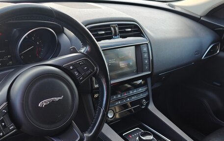 Jaguar F-Pace, 2017 год, 2 490 000 рублей, 9 фотография
