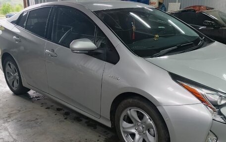 Toyota Prius IV XW50, 2016 год, 1 650 000 рублей, 3 фотография