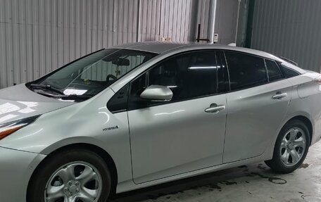 Toyota Prius IV XW50, 2016 год, 1 650 000 рублей, 5 фотография