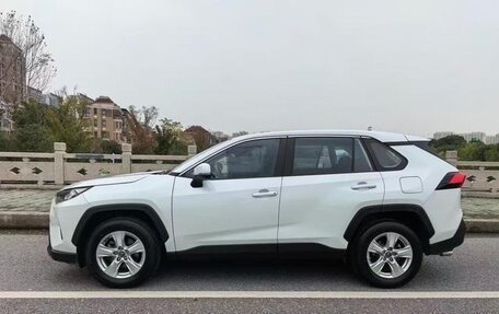 Toyota RAV4, 2020 год, 2 130 441 рублей, 5 фотография