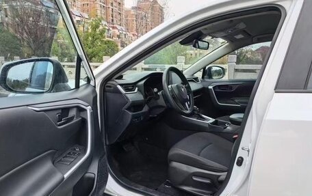 Toyota RAV4, 2020 год, 2 130 441 рублей, 6 фотография