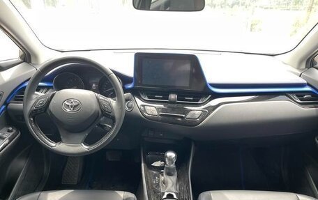 Toyota C-HR I рестайлинг, 2022 год, 1 570 999 рублей, 9 фотография