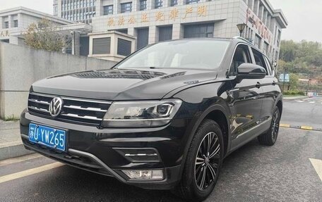 Volkswagen Tiguan II, 2021 год, 1 710 000 рублей, 3 фотография