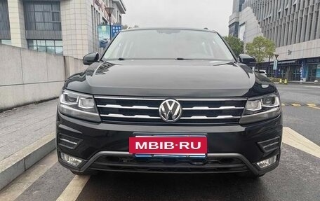 Volkswagen Tiguan II, 2021 год, 1 710 000 рублей, 2 фотография