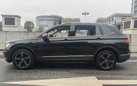 Volkswagen Tiguan II, 2021 год, 1 710 000 рублей, 4 фотография
