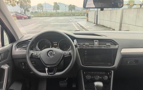 Volkswagen Tiguan II, 2021 год, 1 710 000 рублей, 17 фотография