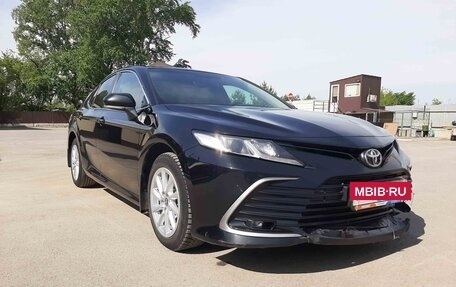 Toyota Camry, 2021 год, 2 100 000 рублей, 3 фотография