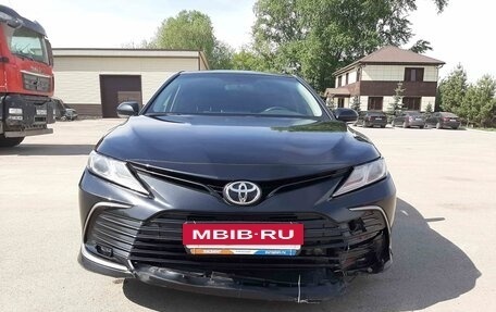 Toyota Camry, 2021 год, 2 100 000 рублей, 2 фотография