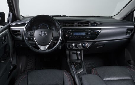 Toyota Corolla, 2015 год, 1 395 000 рублей, 6 фотография