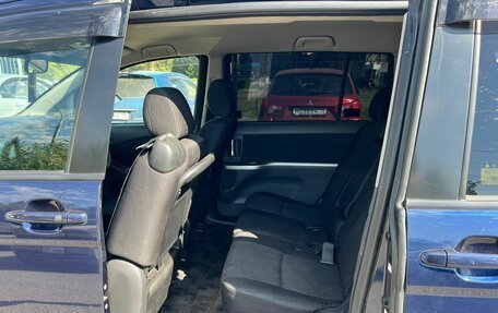Toyota ISis I, 2011 год, 1 299 000 рублей, 11 фотография