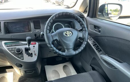 Toyota ISis I, 2011 год, 1 299 000 рублей, 16 фотография