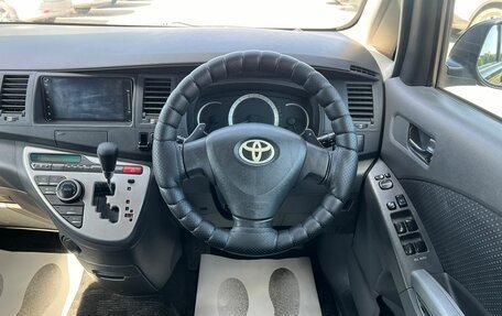 Toyota ISis I, 2011 год, 1 299 000 рублей, 18 фотография