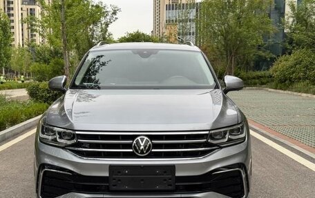 Volkswagen Tiguan II, 2021 год, 2 480 300 рублей, 3 фотография