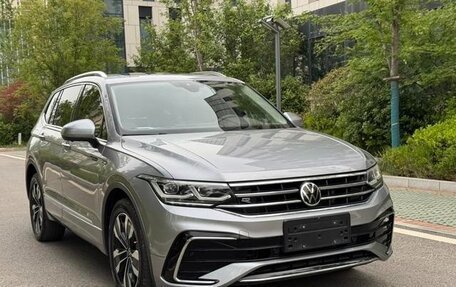 Volkswagen Tiguan II, 2021 год, 2 480 300 рублей, 2 фотография