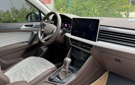 Volkswagen Tiguan II, 2021 год, 2 480 300 рублей, 8 фотография