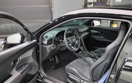 Hyundai Veloster II, 2021 год, 2 400 000 рублей, 12 фотография