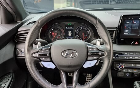 Hyundai Veloster II, 2021 год, 2 400 000 рублей, 15 фотография